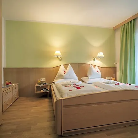 Nagglerhof Am 호텔 4*
